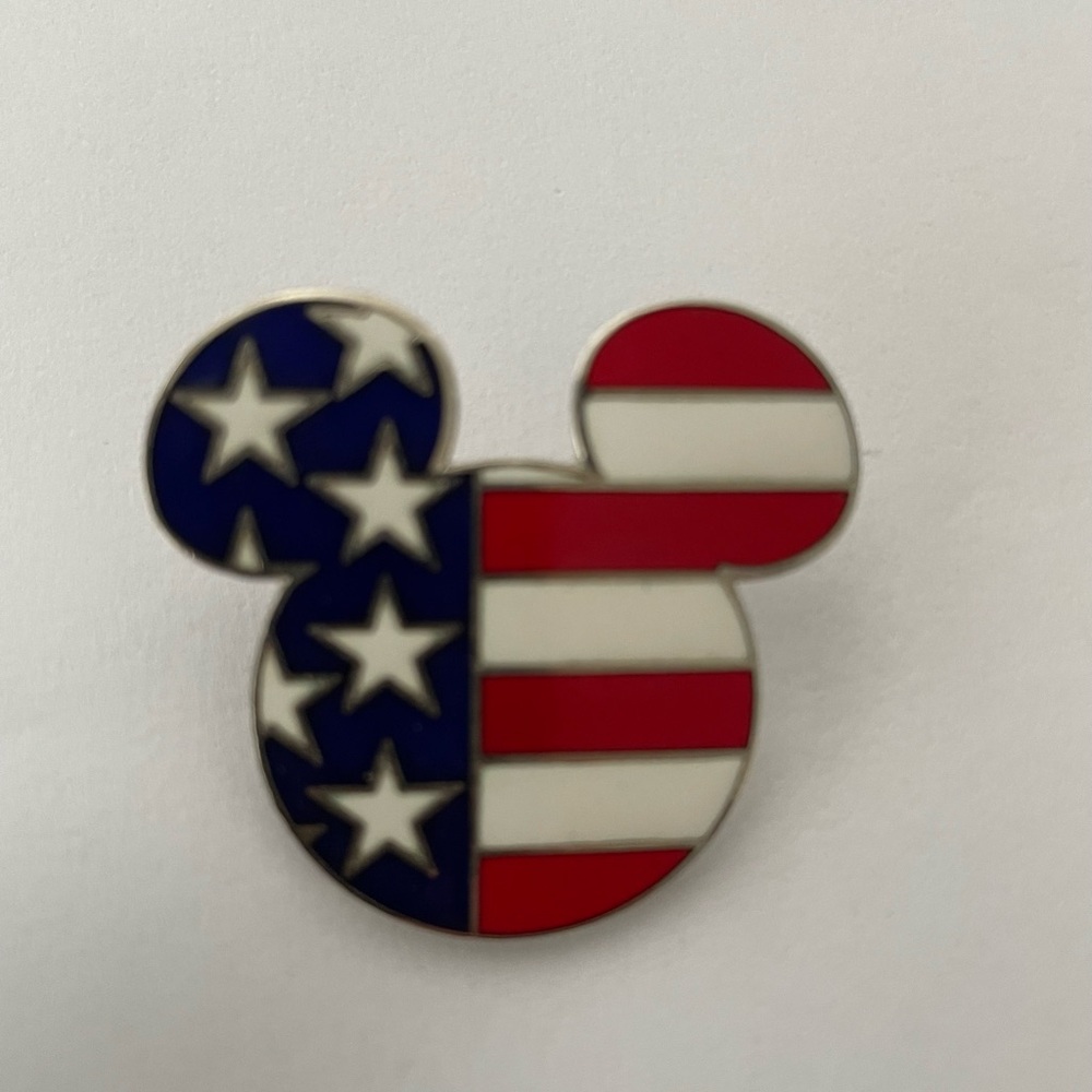 DISNEY Pin Mickey Mouse 
American Flag Patriotic Stars & Stripes
2002